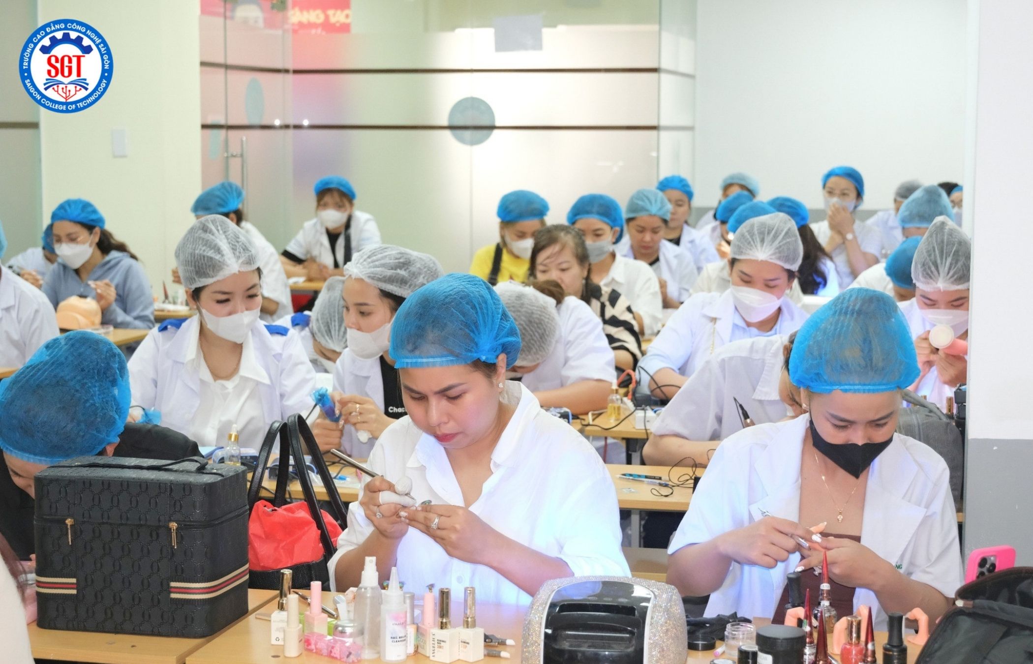 Vẽ móng nghệ thuật